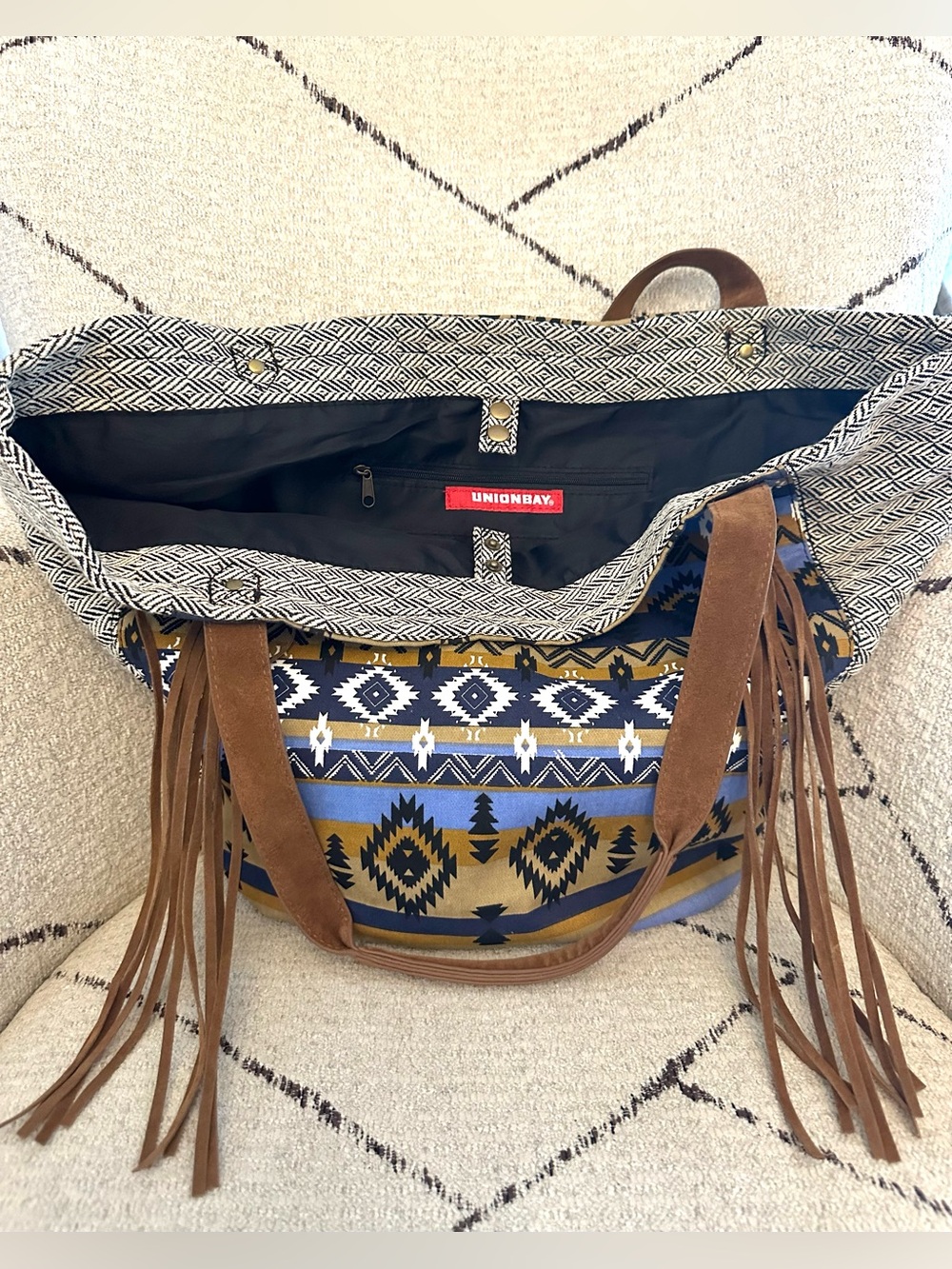 **SOLD**UNIONBAY Coastal Cowgirl Tote Fringe Western Chic Aztec Print Boho Bag - Picture 4 of 9
